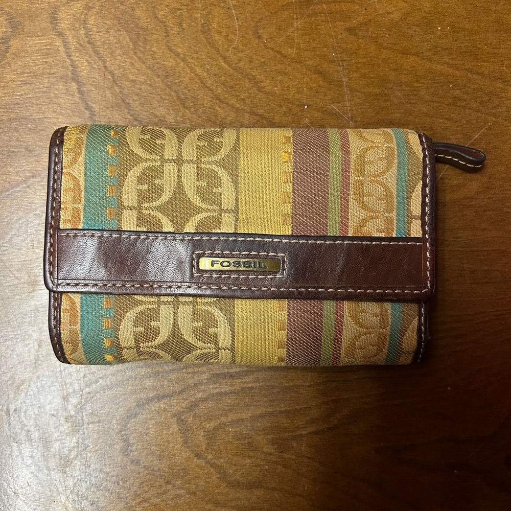 SOLD: Fossil Bifold Wallet w/ Geometric Print